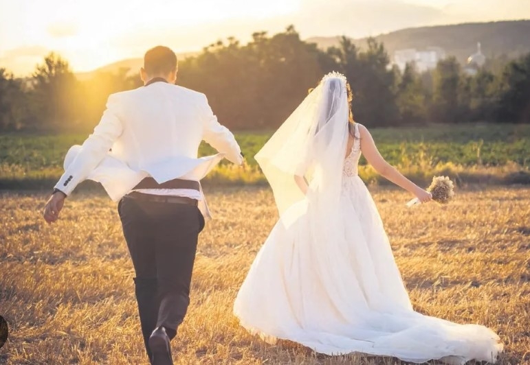 Babayla Nişanlısının Evliliği - Fotoğraf 2