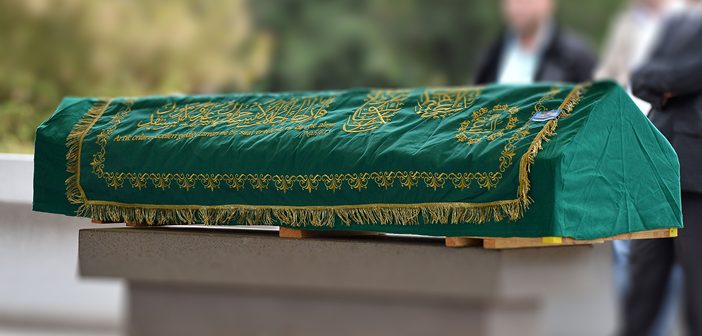 Eşimin cenazesinde, tabutun başında oğullarım sahte gözyaşları dökerken telefonuma bir mesaj geldi - Fotoğraf 2